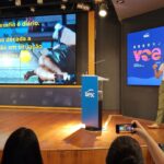 Ana Paula Rios apesenta no palco do SescRJ os desafios da reinserção social da população em Situação de Rua